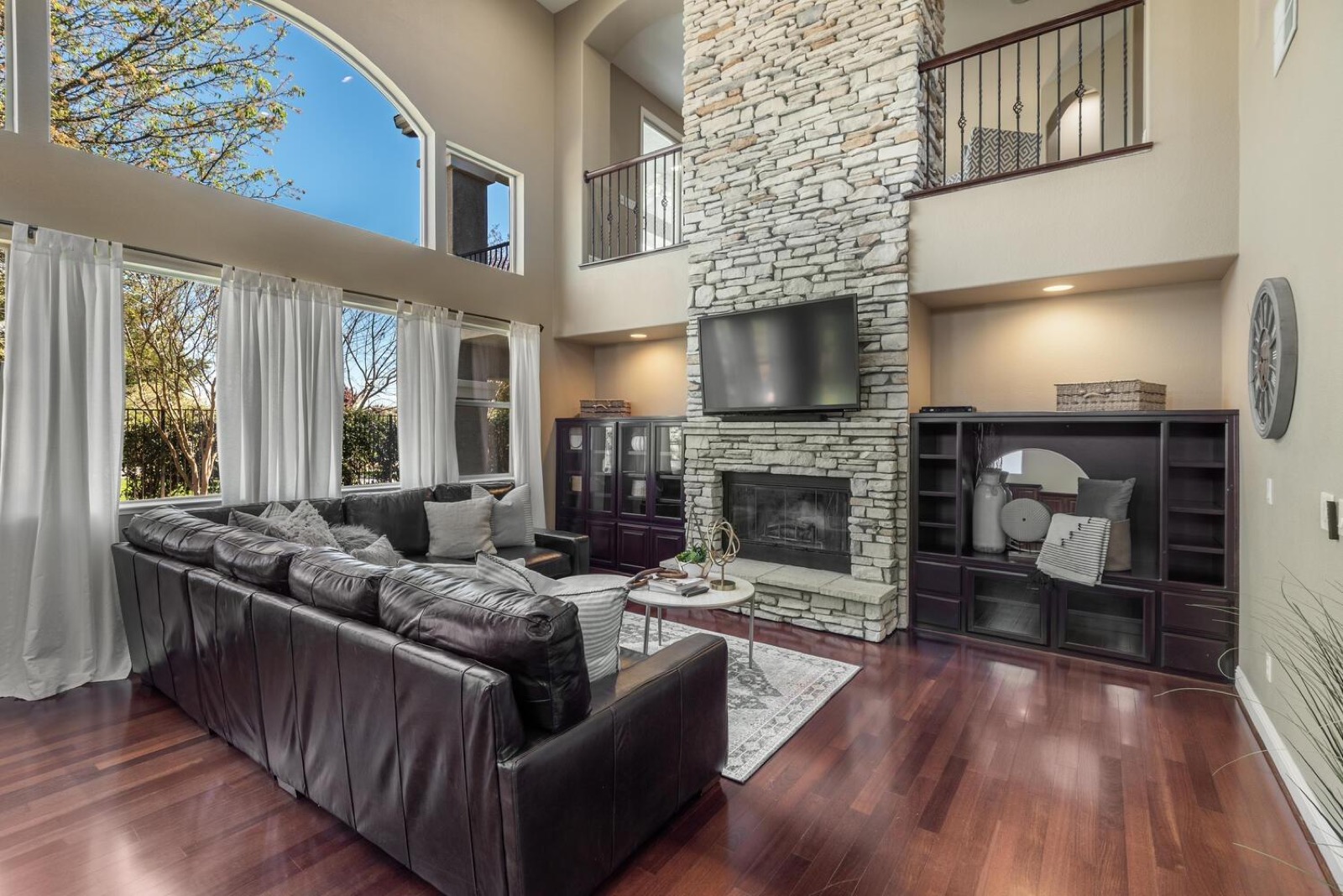 101 Diamond Grove Ct — Roseville