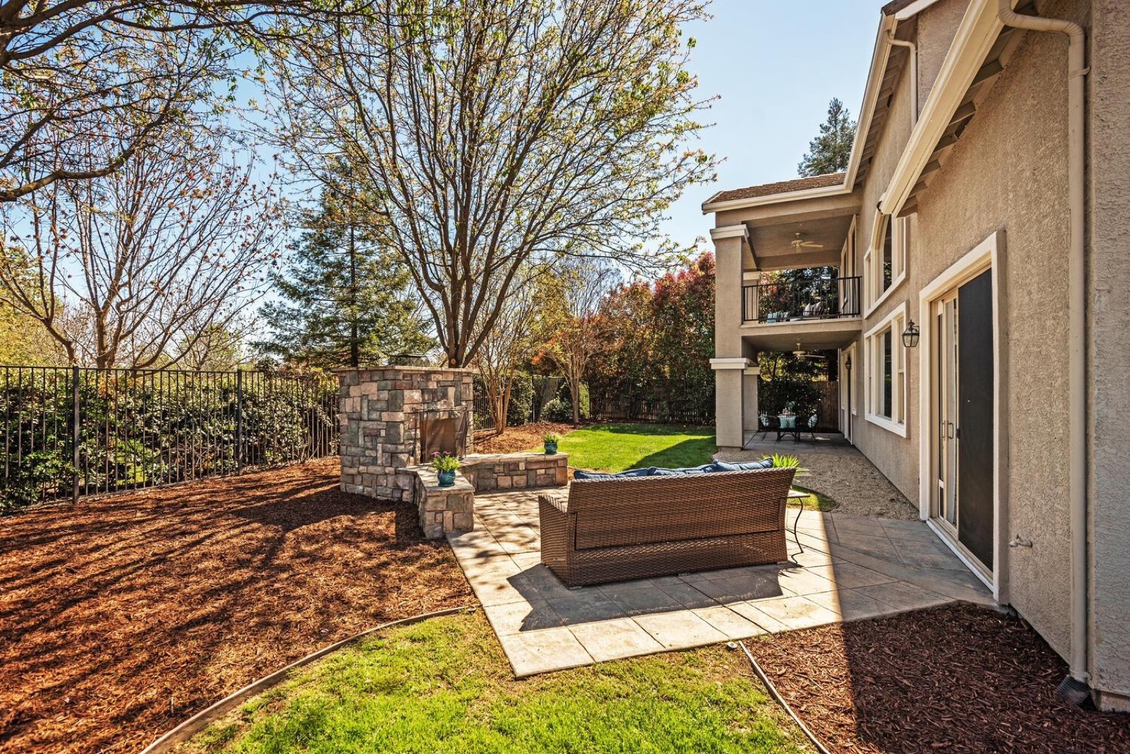 101 Diamond Grove Ct — Roseville